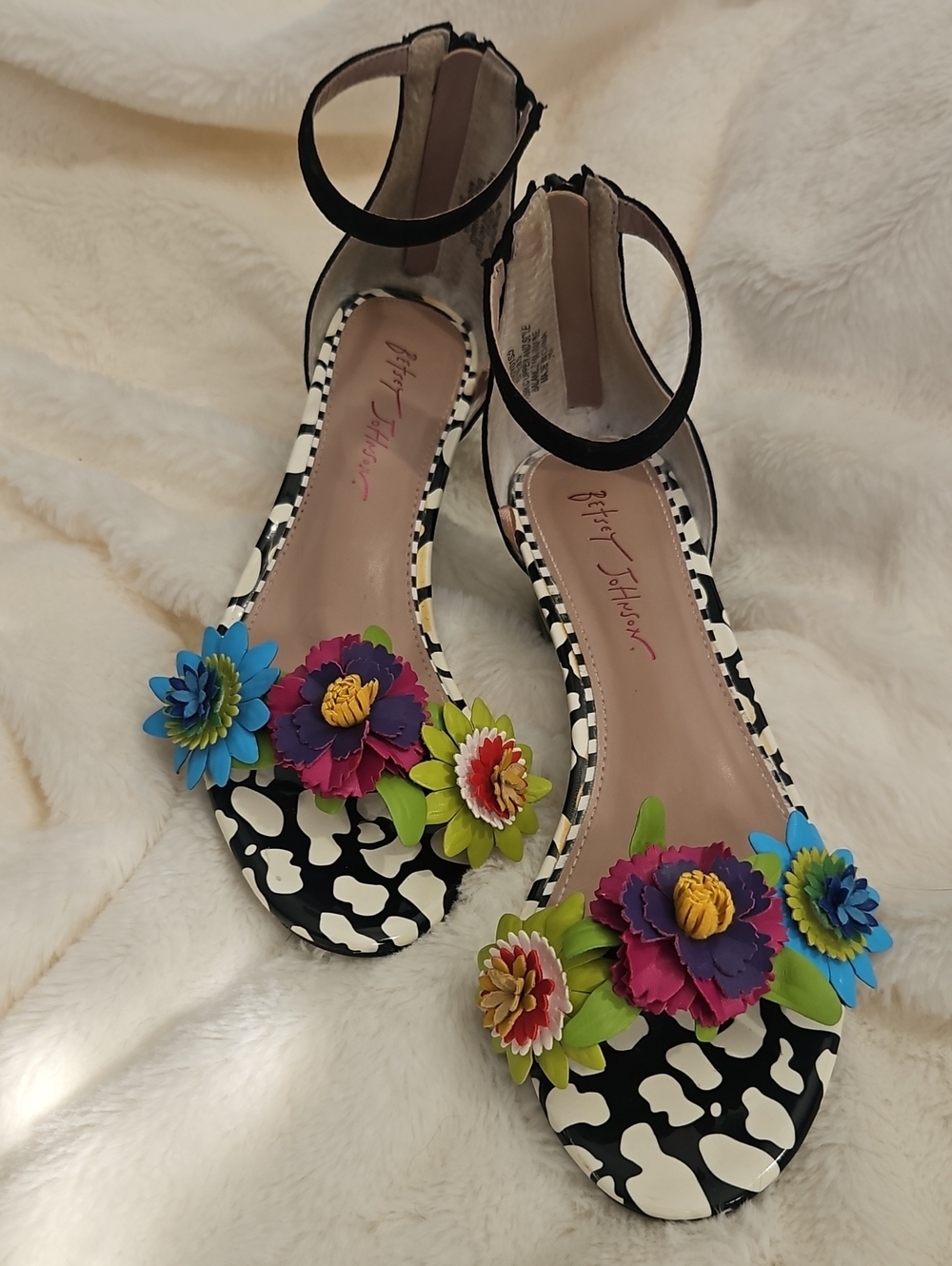 Betsey Johnson Indy Floral Block Heel Sandals Size 8.5 Black White & Colorful